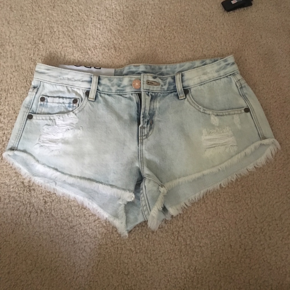NWOT Urban outfitter's distressed shorts