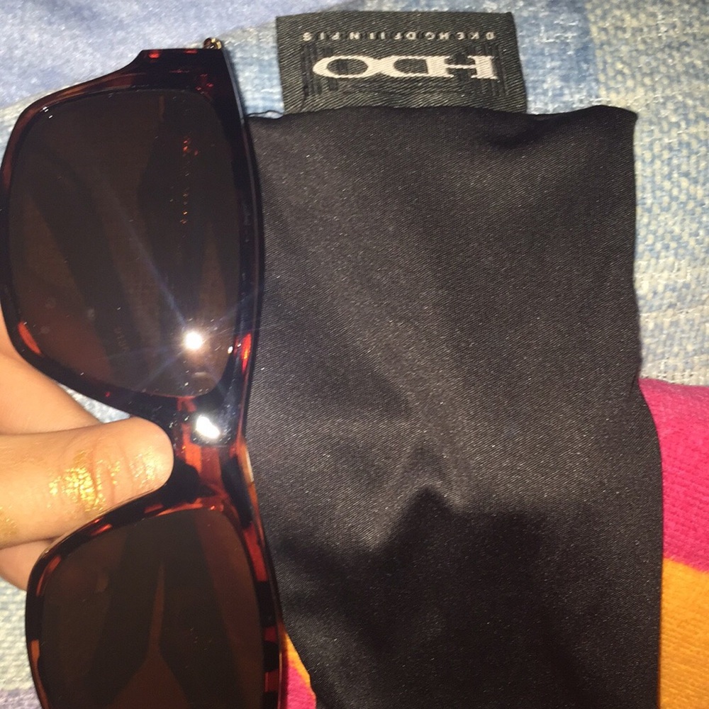 Oakleys - Picture 4 of 4