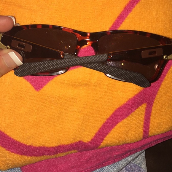 Oakleys - Picture 3 of 4