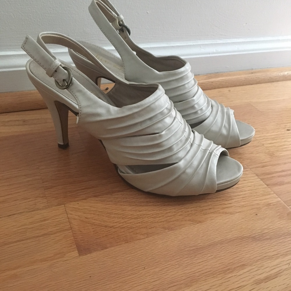 Sam and Libby tan sandals size 7 1/2