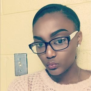 Meet your Posher, Alicia