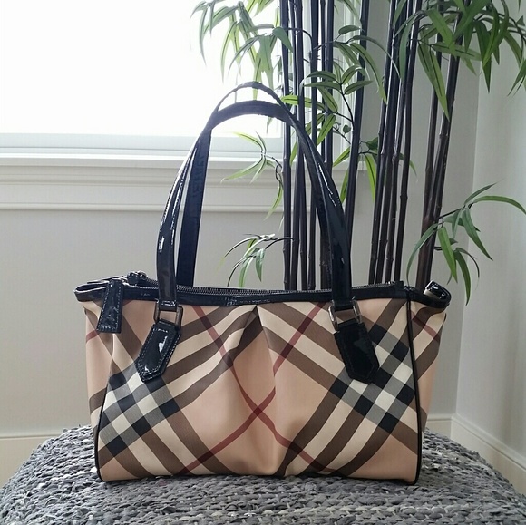 *SOLD* BURBERRY Melbury med. size Tote - Picture 2 of 8