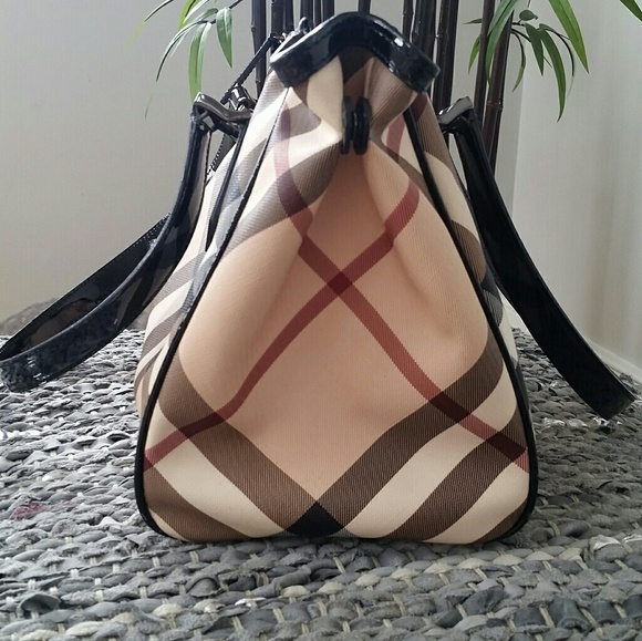 *SOLD* BURBERRY Melbury med. size Tote - Picture 4 of 8