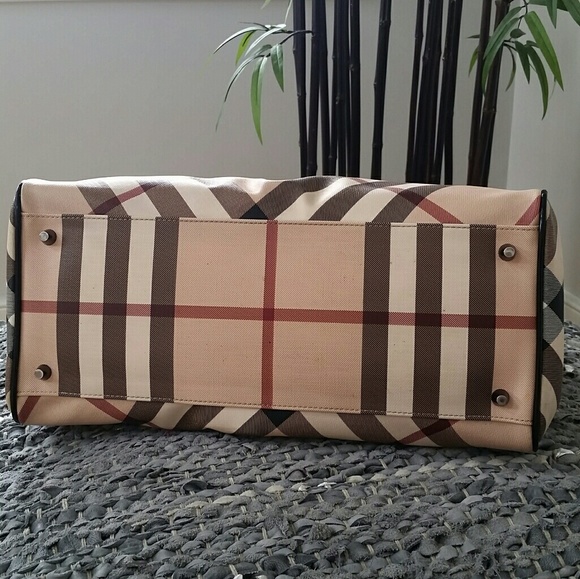 *SOLD* BURBERRY Melbury med. size Tote - Picture 5 of 8