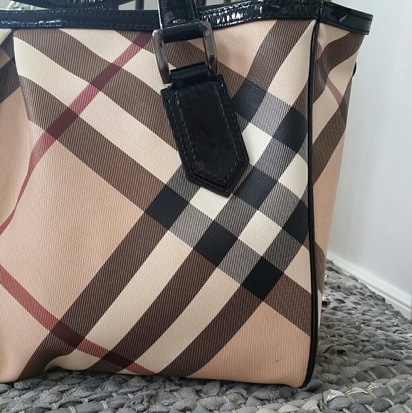 *SOLD* BURBERRY Melbury med. size Tote - Picture 7 of 8