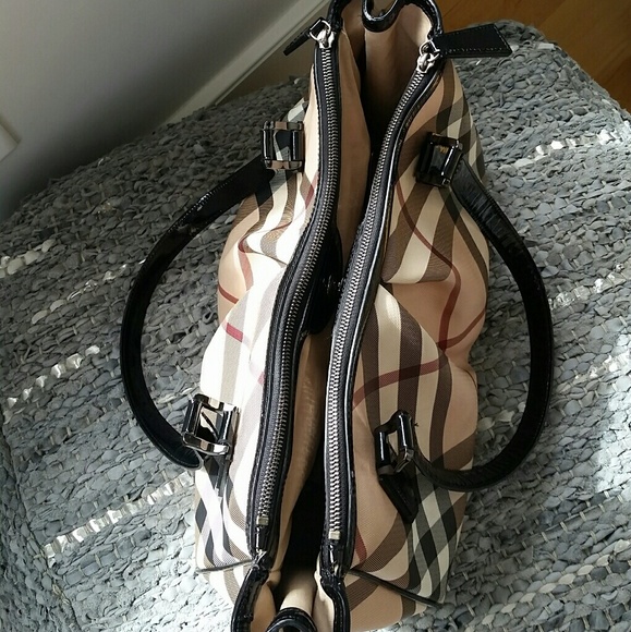 *SOLD* BURBERRY Melbury med. size Tote - Picture 8 of 8