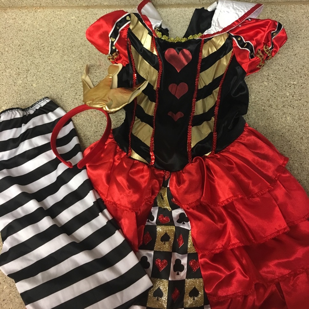 Queen of hearts costume. Size 8-10