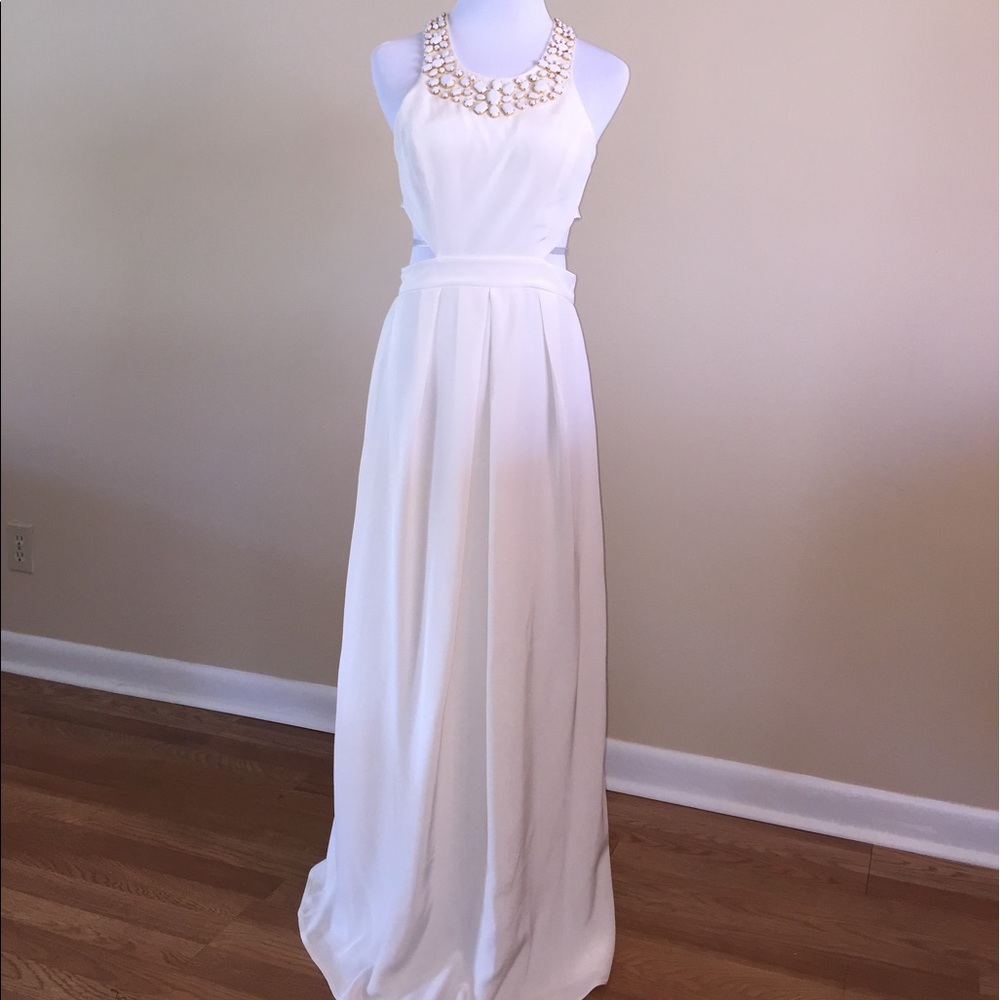 Beautiful BCBG dress that impresses.