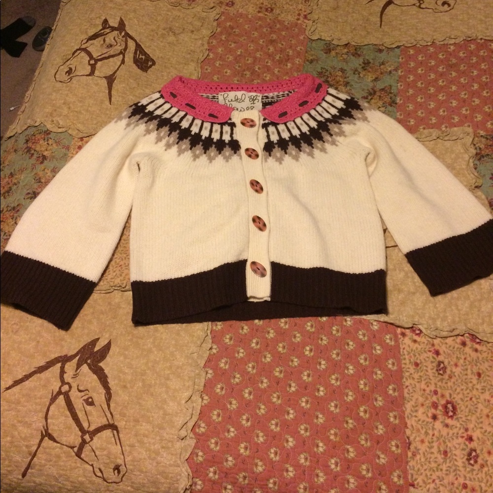 Cute sweater/cardigan in great condition