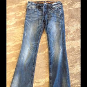 Rock revival Sasha jean