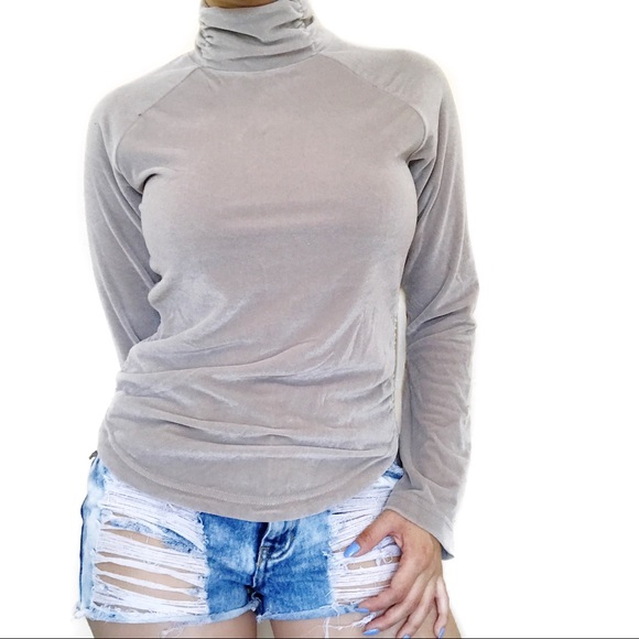 • Vintage Velvet Top • - Picture 2 of 5