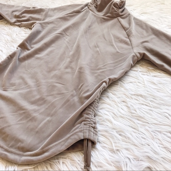 • Vintage Velvet Top • - Picture 3 of 5