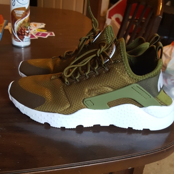 Nike Shoes - Nike air huarache ultra