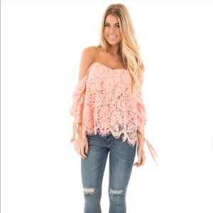 Peach off shoulder lace top w. knotted sleeves