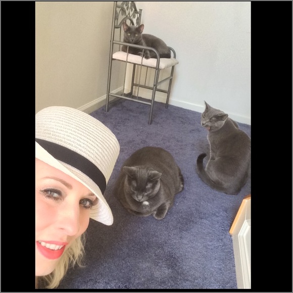 Shop our mom's closet! 😻😻😻 - Picture 5 of 16