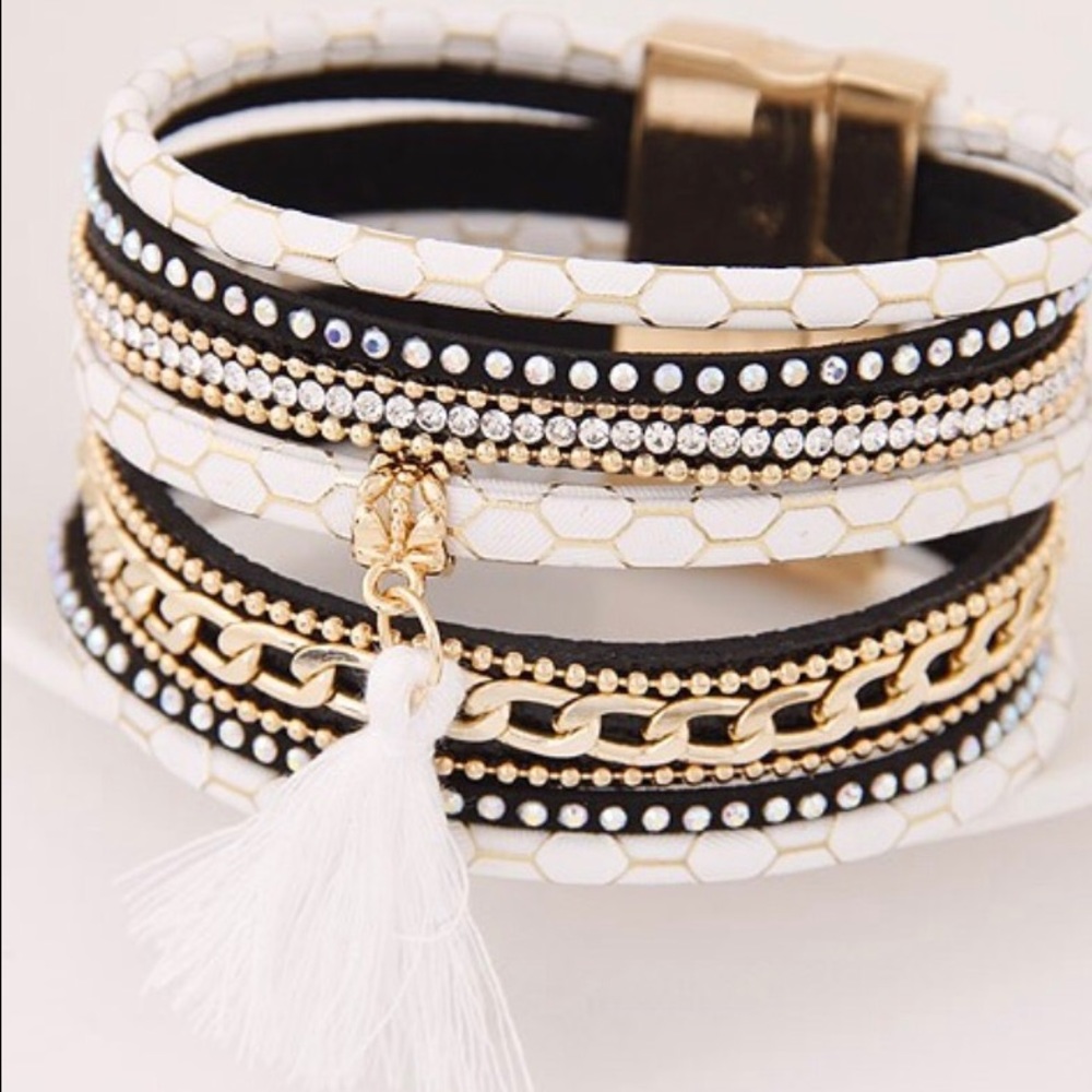 Bae Bangle in White