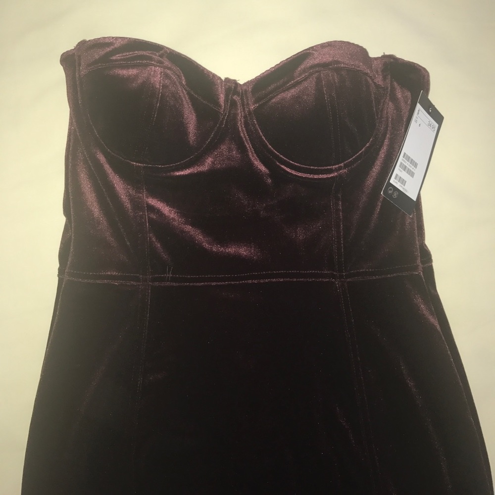 H&M strapless velvet dress ( Burgundy ).