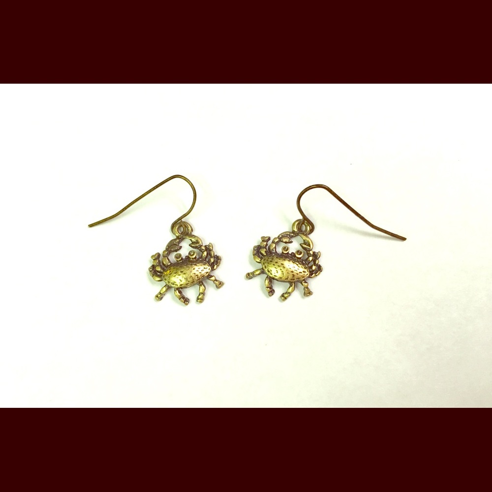 ⭐️Gorgeous Vintage Gold Plated Crab Earrings⭐️ - Picture 2 of 2