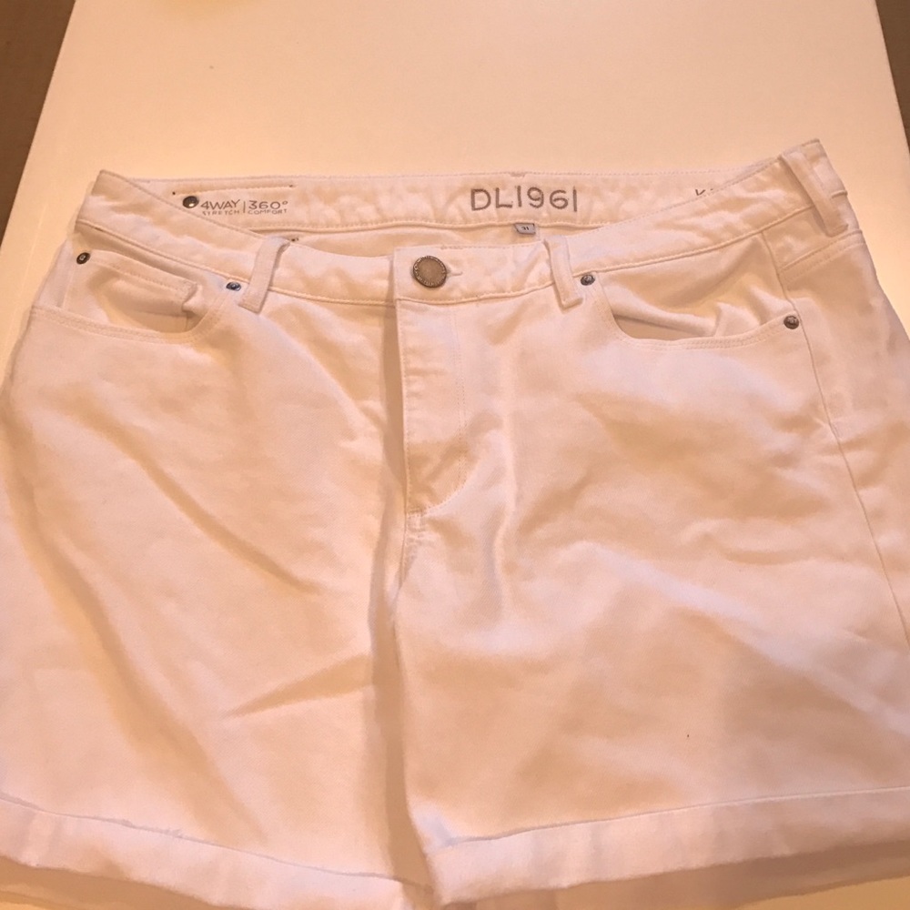 DL1961 white denim shorts size 31 🎀
