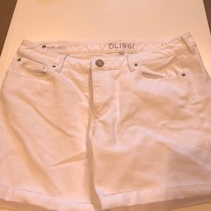 DL1961 white denim shorts size 31 🎀