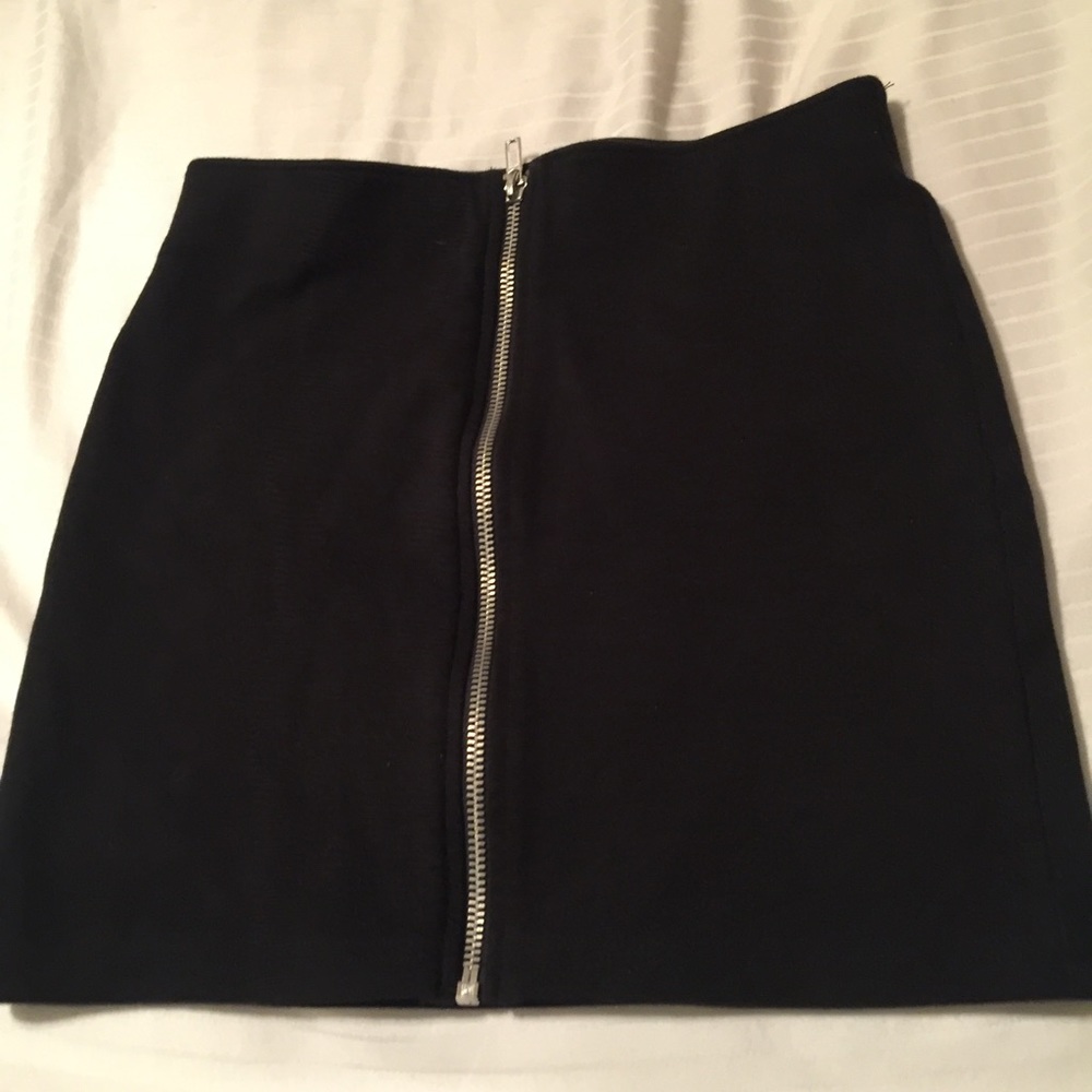 Zip up black skirt