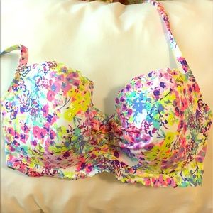 VS bikini top! Scalloped hem 👙