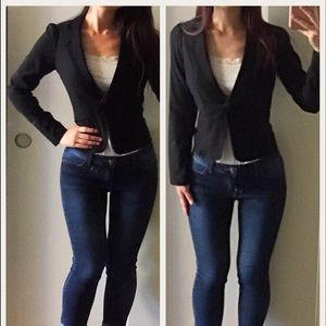 Black fitted and cropped blazer