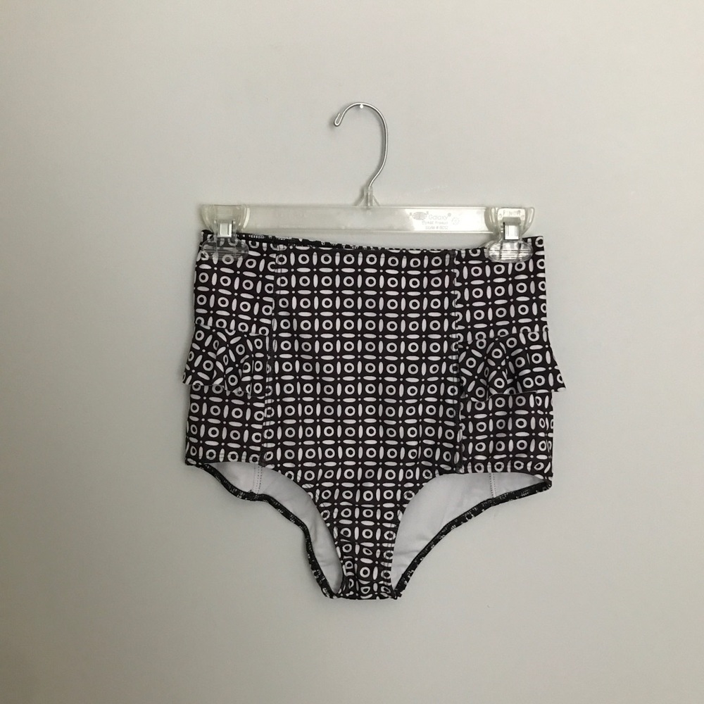 KJ hip ruffle bottoms