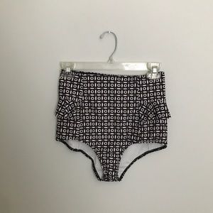 KJ hip ruffle bottoms