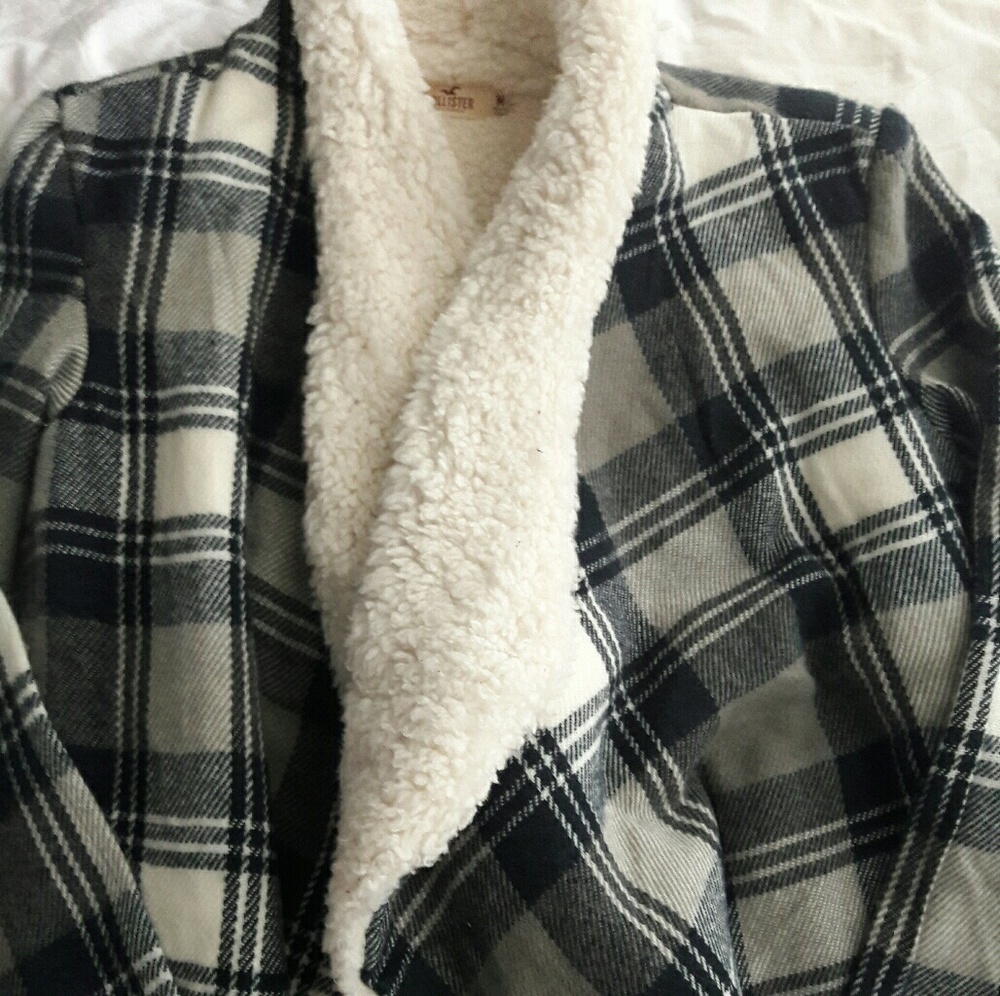 Hollister sherpa-lined fringe kimono