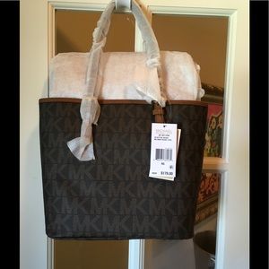 NWT Michael Kors handbag. All original packaging.