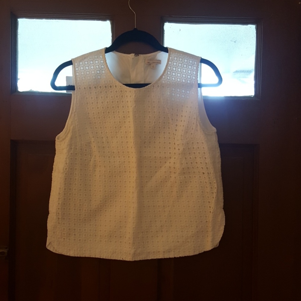 Gap eyelet shell top with zipper detail!
