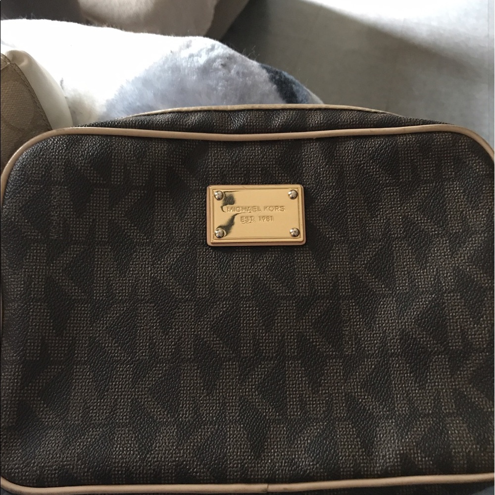 Michael kors cross body