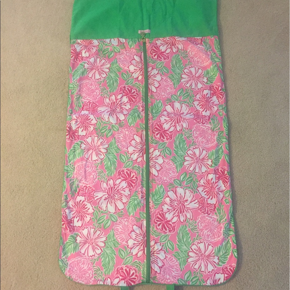 Lilly Pulitzer garmet bag. Excellent condition.