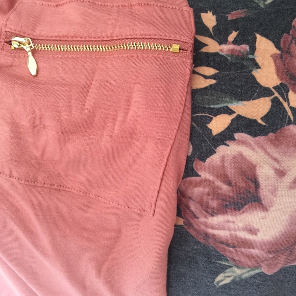 ‼️LAST PAIR - Grey and Peach Floral Lounge Pants - Picture 3 of 3
