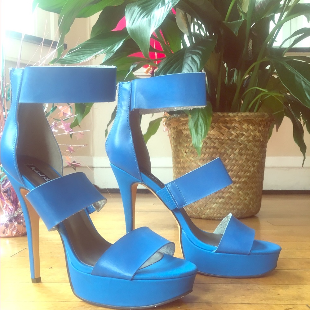 Super Sexy Colbalt Blue AnkleStrap Platform Pumps!