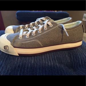Keen women's shoes size 10.5