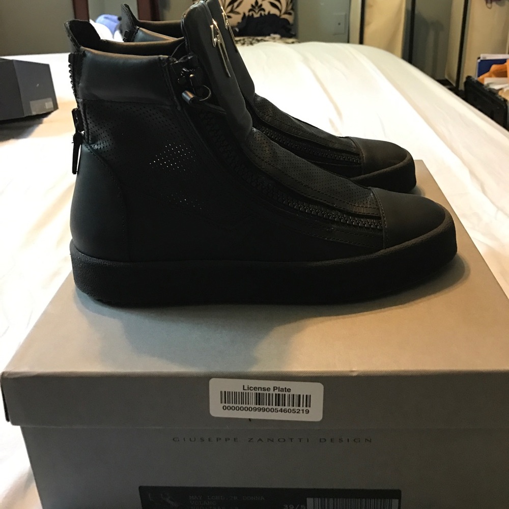 Giuseppe Zanotti Perforated