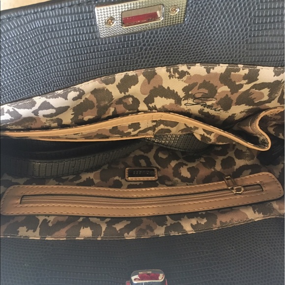 Sold GUESS💋Statement Gray Greyson Handbag 🎒 Rare - Picture 5 of 7