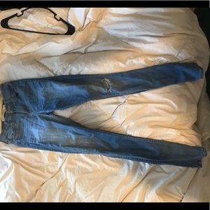 Abercrombie & Fetch lift washed jeans w/ rips