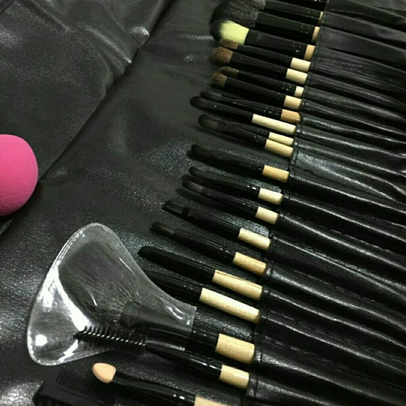 ๐HP๐ 24pc Makeup Brush set w/storage case - Picture 7 of 8