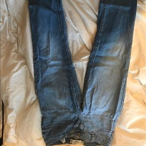 light washed skinny jeans