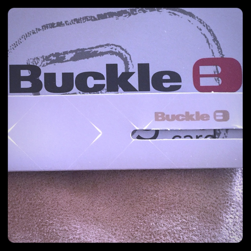 Buckle $151.37 asking $100 with no fees