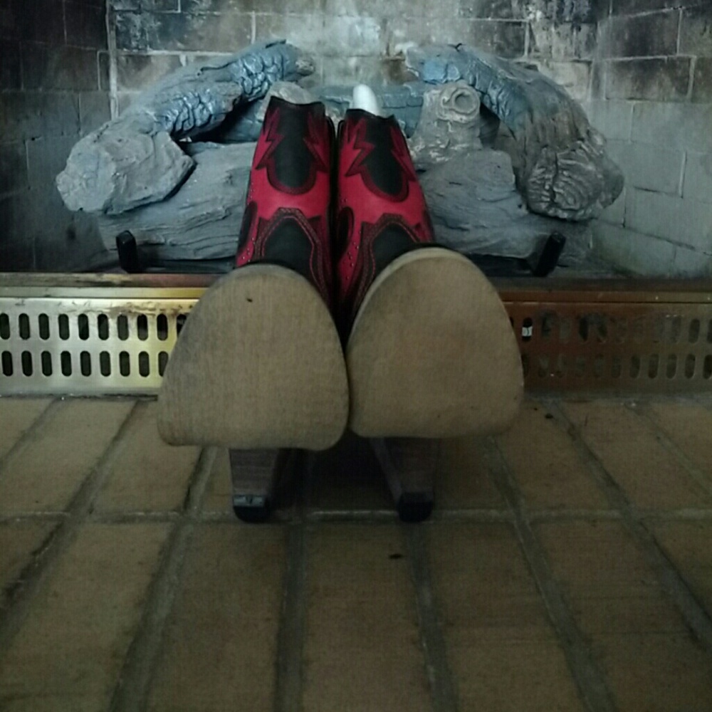 Statement Boot!! - Picture 2 of 4
