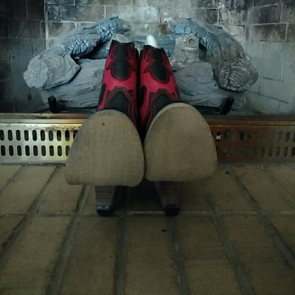 Statement Boot!! - Picture 2 of 4