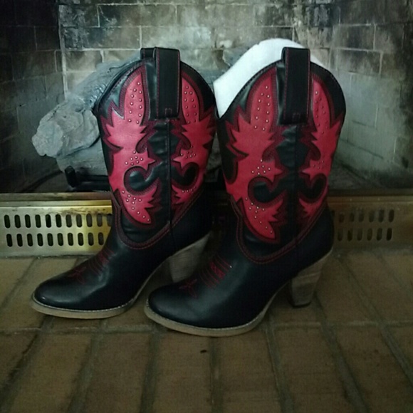 Statement Boot!! - Picture 3 of 4