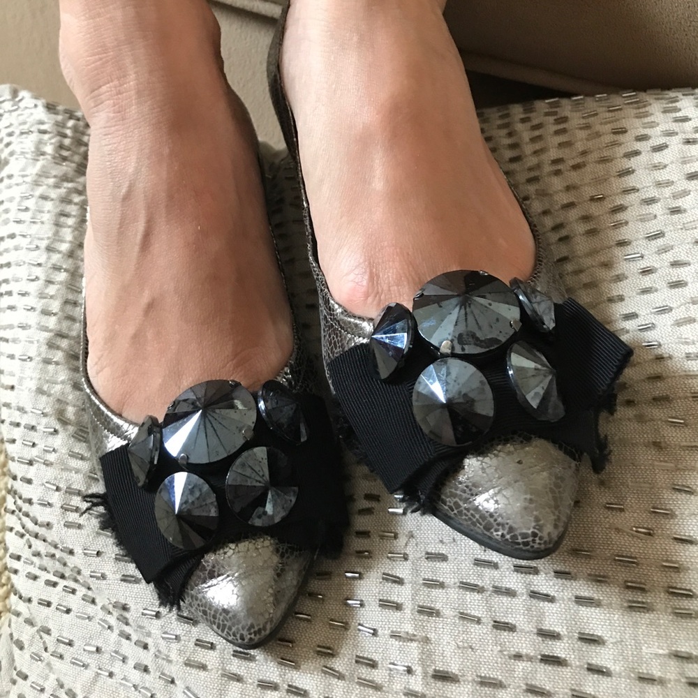 ‼️$10 SALE‼️BCBG Shimmery Jeweled Flats