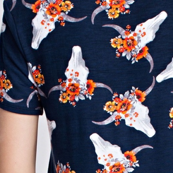 Bull skull floral navy top - Picture 2 of 3