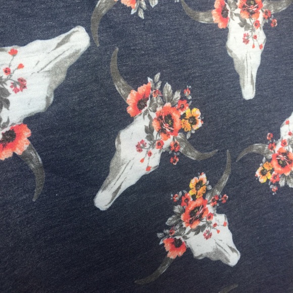 Bull skull floral navy top - Picture 3 of 3