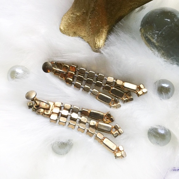 . {MILK GLASS + CRYSTAL} Gatsby screw-back earring - Picture 4 of 8